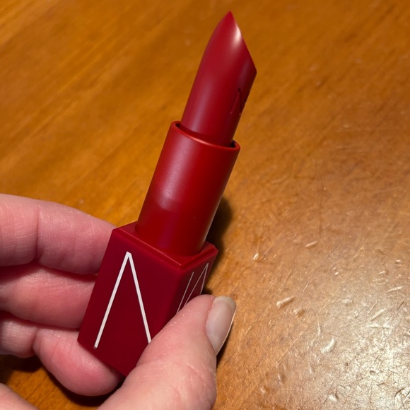 NARS Lipstick Jungle Red - Picture 5 of 16